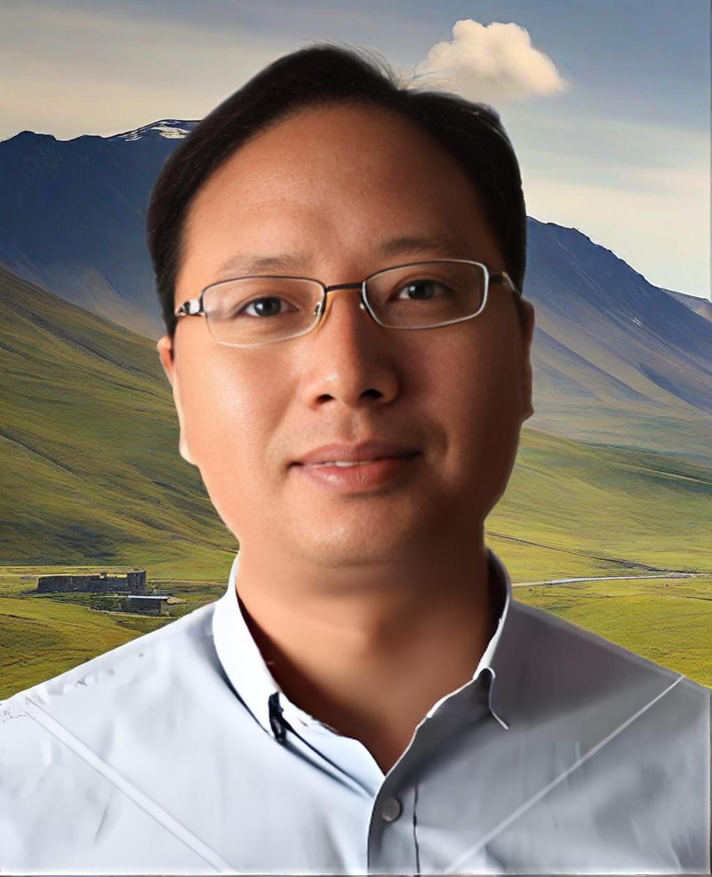 高山背景的照片.jpeg